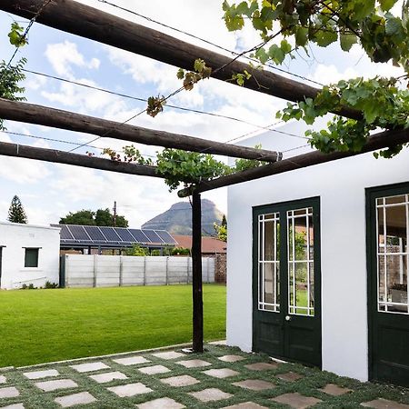 Victorian Square Guesthouse Graaff-Reinet Exteriör bild