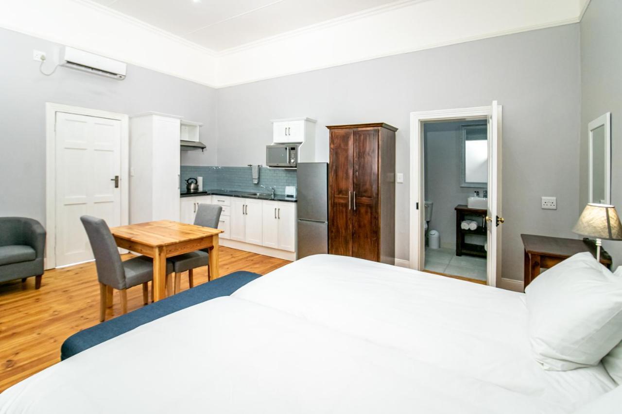 Victorian Square Guesthouse Graaff-Reinet Exteriör bild