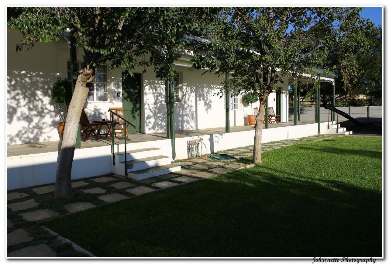 Victorian Square Guesthouse Graaff-Reinet Exteriör bild